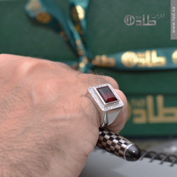 خاتم فضة 925 فاخر بحجر سانثتيك أحمر غامق وزركون – تصميم أنيق من طاد