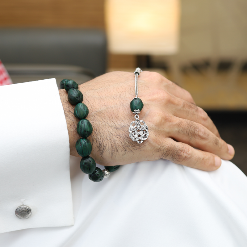 سبحة خشب العرعر الطبيعي المعطر مع إكسسوارات معدن الزاماك المطلي بالكروم 17 حبة قصة بيضاوية 16x11.5 مم | طاد